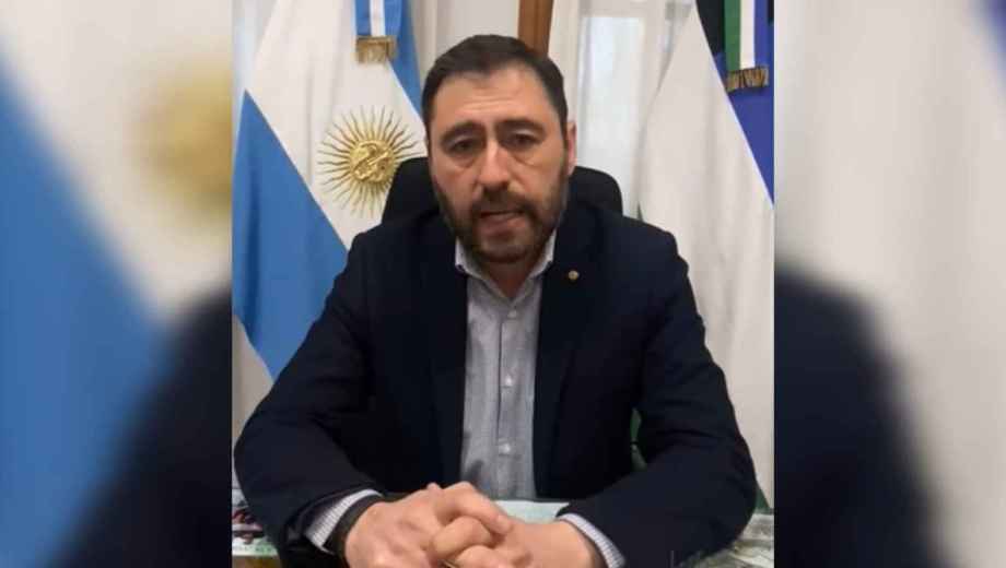 El intendente en el video publicado este viernes, cerca del mediodía. Foto: captura.