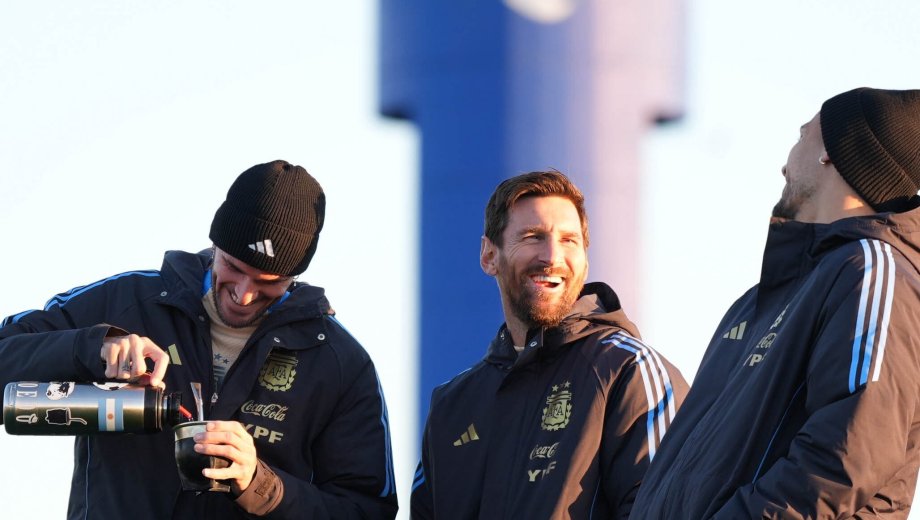 Messi, De Paul y Paredes jugaron el domingo y no participaron de la práctica.