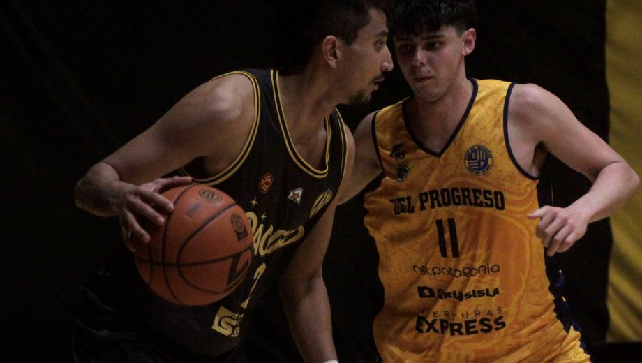 Godoy Vega volvió al Decano y mostró toda su categoría. (Oscar Livera)