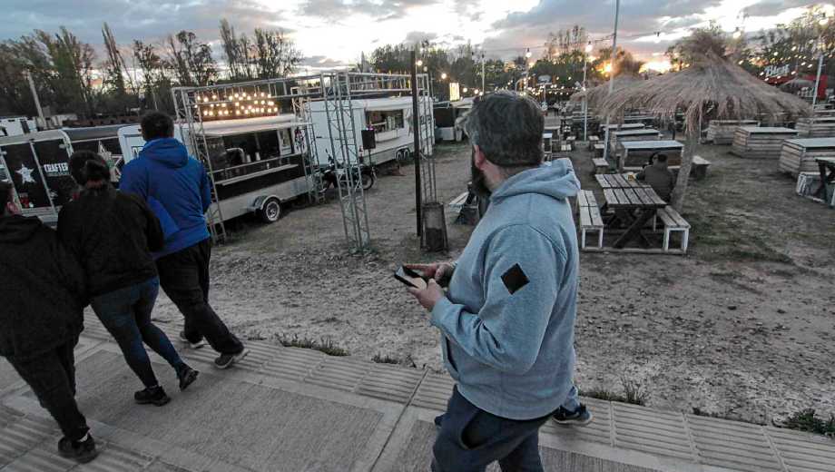 La zona food truck de la Isla 132 será ampliada (foto Oscar Livera)