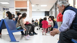 Navidad en el hospital: la iniciativa para acompañar «al que espera» en las salas de Neuquén