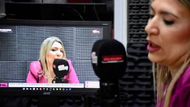 Entre el mercado y la política