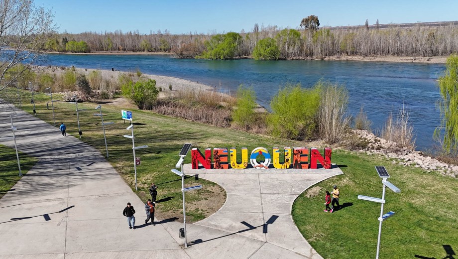 Paseo de la Costa río Limay