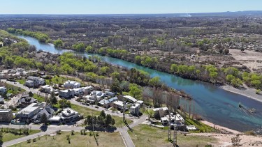 El intendente Mariano Gaido suma kilómetros de paseos costeros, pero falta la costa de su barrio