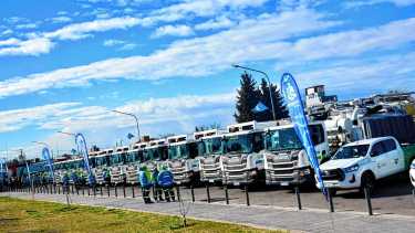 El intendente Mariano Gaido presentó la flota del nuevo contrato para la recolección de residuos en Neuquén