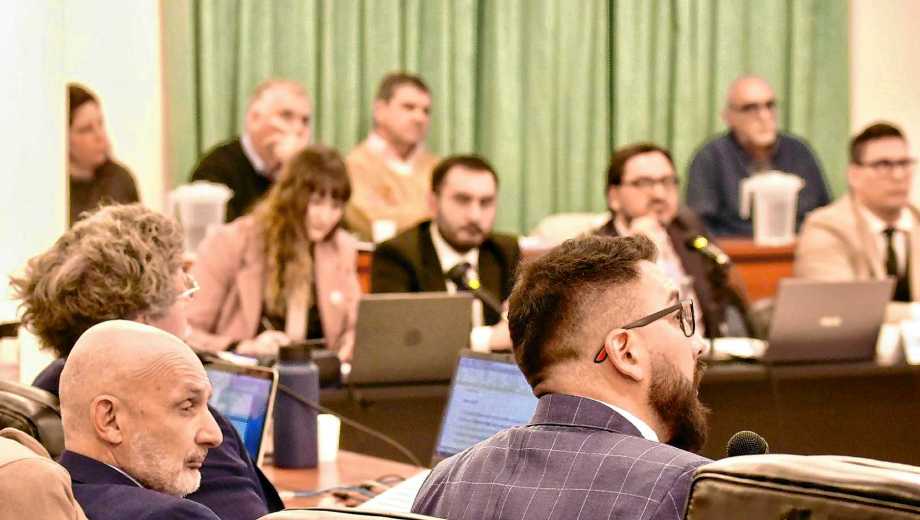 Los fiscales Narváez y Vignaroli se turnaron para explicar la acusación en el alegato de clausura. (Matías Subat)