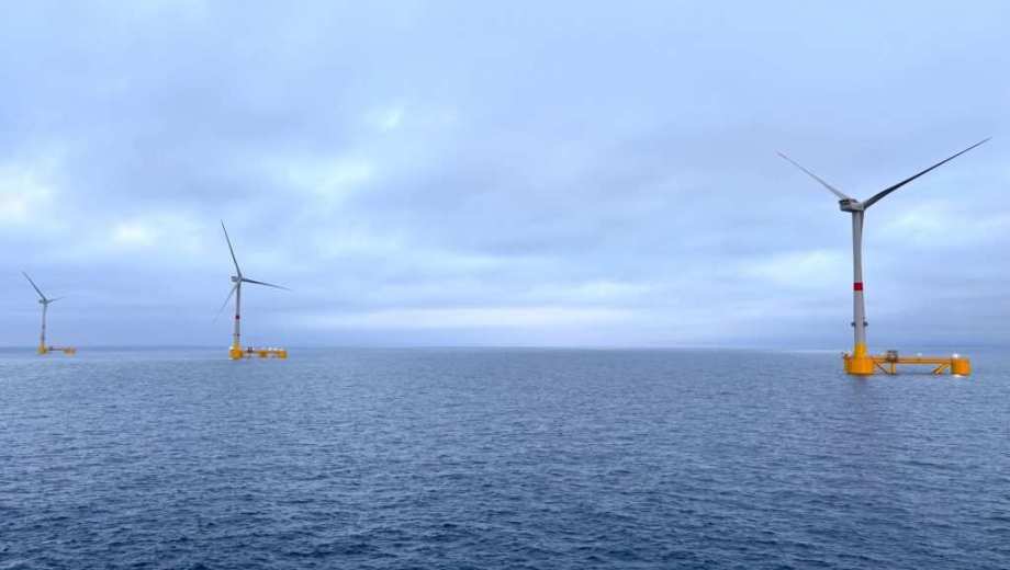 El complejo eólico flotante incorpora dispositivos para potenciar hábitats artificiales.