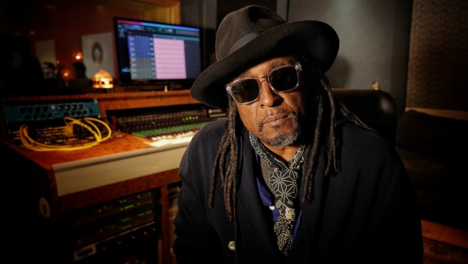 Bernard Fowler ingresó a Los Rolling Stones en 1990 y desde entonces se mantiene como la principal voz de apoyo de Mick Jagger.