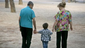 Se quedó sin trabajo y no puede cumplir: abuelos cubrirán la cuota alimentaria tras un acuerdo judicial en Río Negro