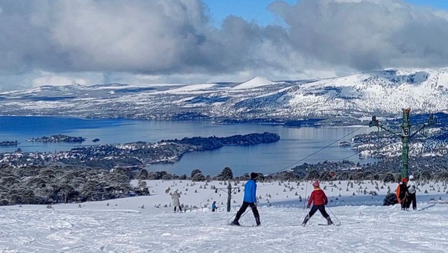 El parque de nieve Batea Mahuida, administrado por la comunidad mapuche Puel, cerró anticipadamente su temporada 2025 debido a la falta de nieve en la cordillera neuquina. Foto: archivo.