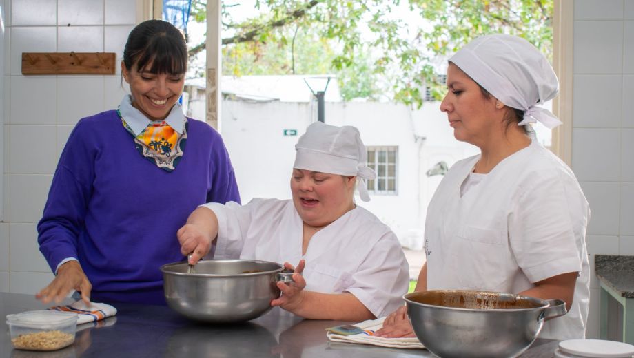 Felicitas Pizarro: “Me conmovió ver cómo trabajan y lo bien que cocinan. Me fui sorprendida y feliz.”