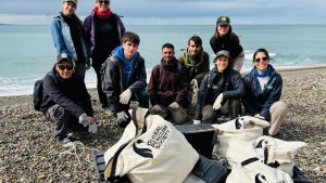 Sacaron 1.500 kilos de residuos antes de la llegada de los pingüinos a las playas de Chubut