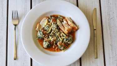 Cómo hacer malfattis saludables de espinaca con una irresistible salsa de hongos