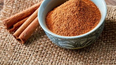 El ritual con canela para atraer abundancia en octubre que se hace el primer día del mes