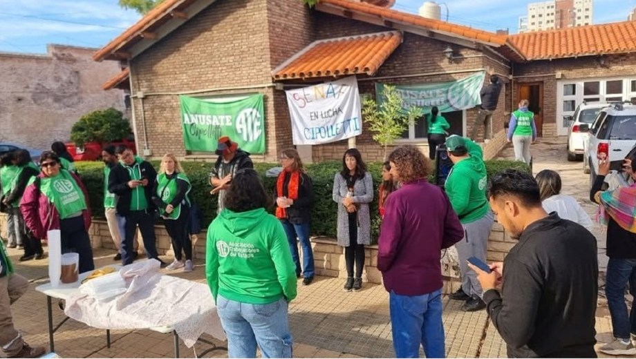 ATE Cipolletti evalúa posibles medidas de fuerza en el edificio de Senaf. (Foto: Gentileza)