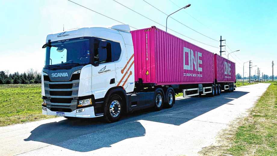 La principal ventaja de los bitrenes frente al transporte tradicional en camiones, es la mayor capacidad por viaje, reducción de viajes necesarios, ahorro operativo y menores emisiones de CO₂ por tonelada transportada.