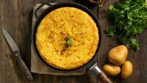 Recetas: el truco para hacer la mejor tortilla de papas sin freír ni hervir en 30 minutos