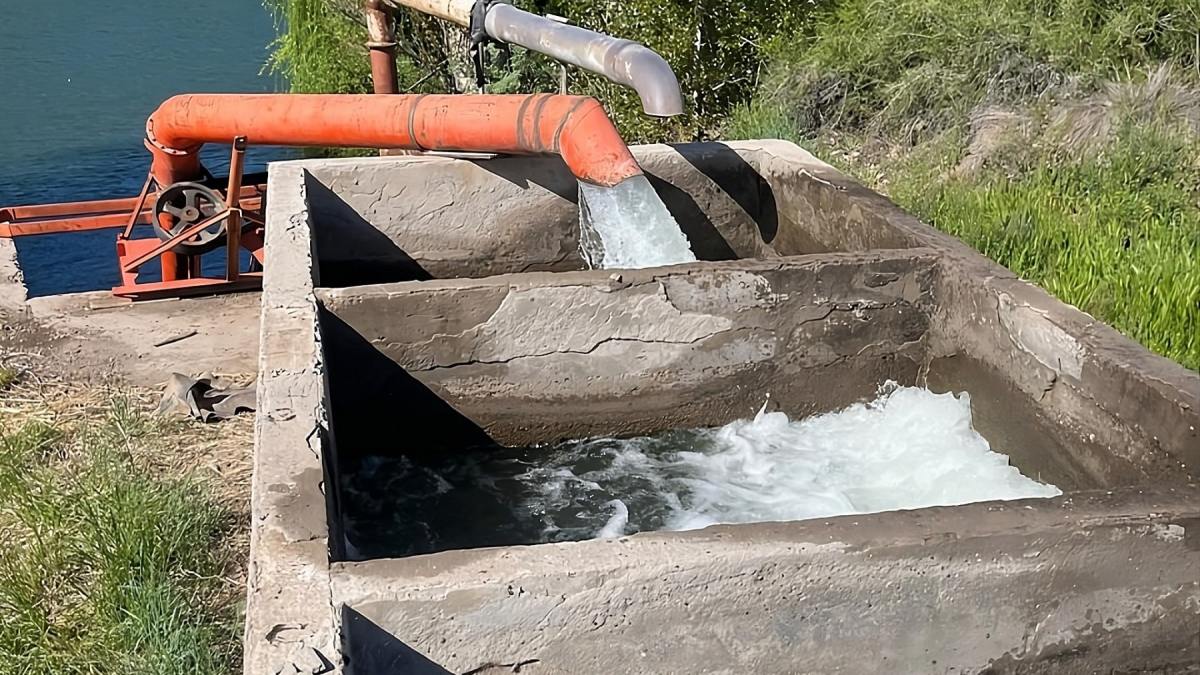 Bomba Pivas en el campo de José Sáenz, en la Patagonia.