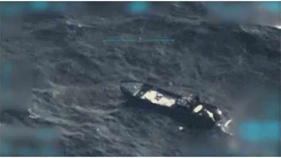 Operativo militar estadounidense en alta mar contra una embarcación con presunto cargamento de drogas.