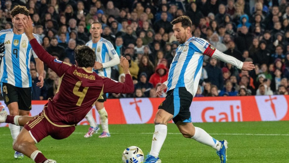 La definición de Messi en el 1-0 ante Venezuela. (Foto: Fotobaires)