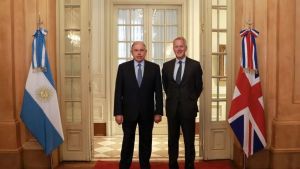 Quién es el nuevo embajador de Reino Unido en Argentina: ya presentó sus credencial al canciller Gerardo Werthein