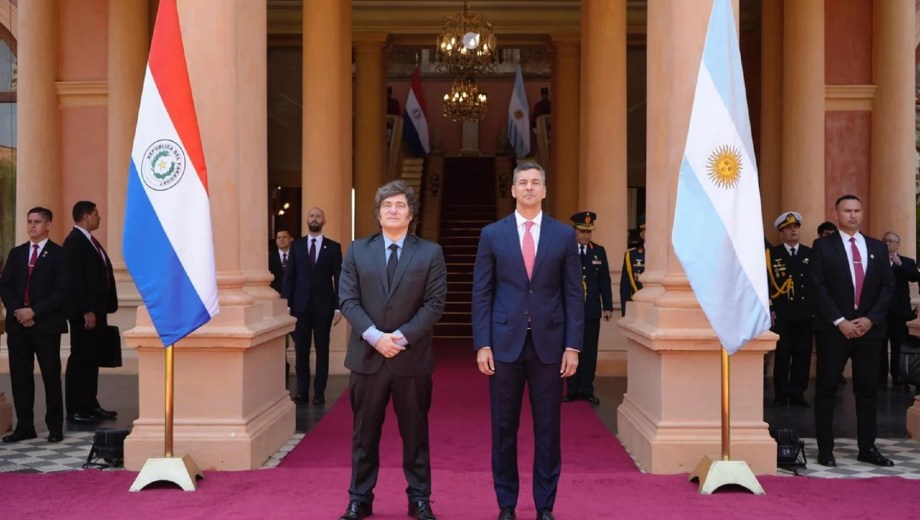 Javier Milei se reunió con Santiago Peña en Paraguay. Foto: gentileza.