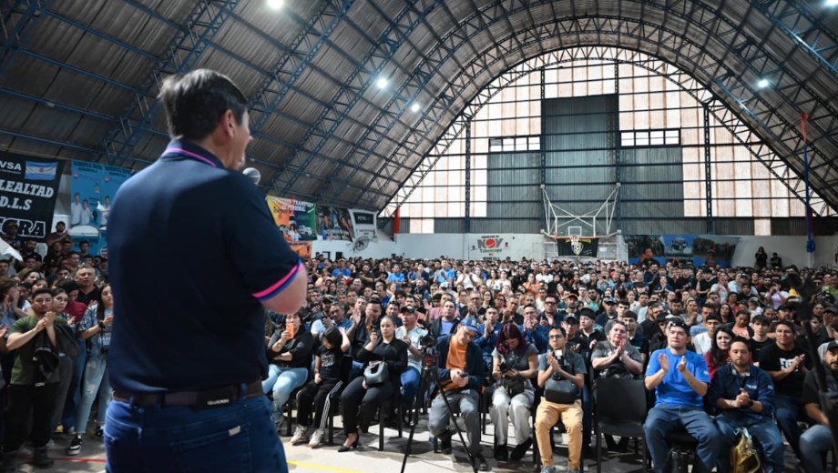 El titular de Petroleros Privados de la región lideró un acto en Rincón de los Sauces.