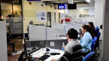 No son todos ‘ñoquis’: Por qué las provincias menos pobladas, como Neuquén, tienen más empleo público