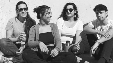 Romeluz: el cuarteto que pone voz a la actualidad presenta «Parte del tiempo» en Plottier