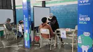 YPF realizó un plan de salud dental en Sierra Grande y donó equipamiento al hospital