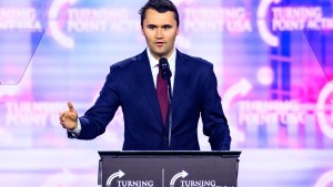 Asesinaron de un disparo al activista de derecha Charlie Kirk en una universidad en Estados Unidos