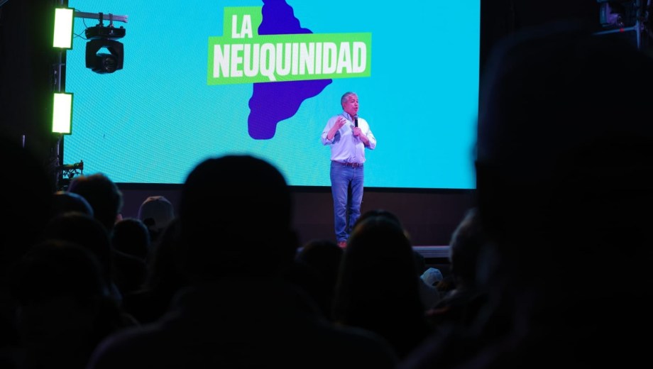 El gobernador Rolando Figueroa en el acto que se realizó a principios de mes en Chos Malal. Foto: gentileza.