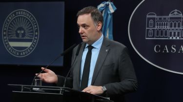 Manuel Adorni apuntó contra los diputados por el rechazo a los vetos y destacó las proyecciones sobre producción de gas