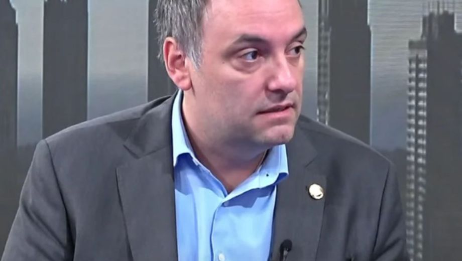 El vocero Manuel Adorni habló de los vetos y del rumbo luego de las elecciones. Foto: Captura NA. 