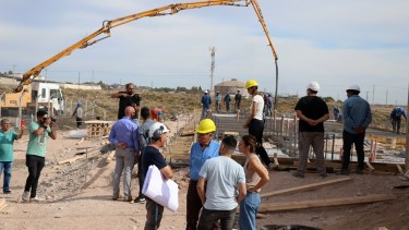 Cronología del abandono: con el fin del Procrear, 140 viviendas quedaron paralizadas en Centenario, cuándo empezó