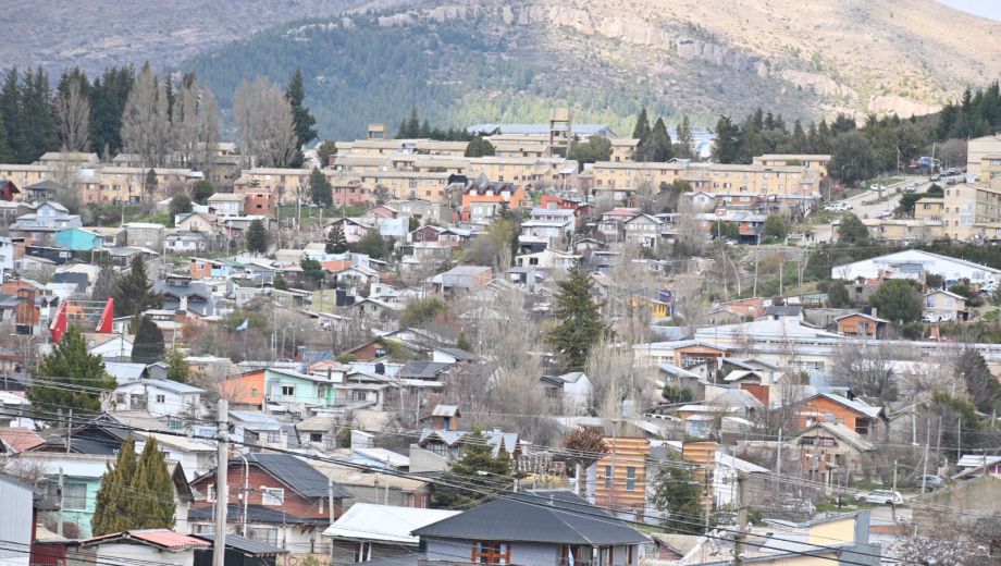 Bariloche es una de las ciudades que tiene la Encuesta Permanente de Hogares. Es la más poblada y con contrastes. Foto: Chino Leiva