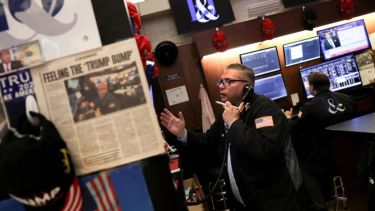 Cayeron las acciones en Wall Street alrededor de un 3%, bonos soberanos con ganancia y el riesgo país cerca de los 1100 puntos