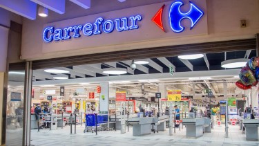 Adiós a Carrefour en Argentina: quién es el empresario favorito en la compra de la cadena de supermercados francesa