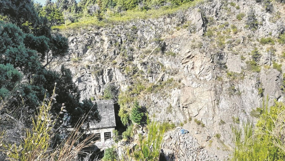 La central en el arroyo Calbuco de San Martín de los Andes (sanmartininforma)