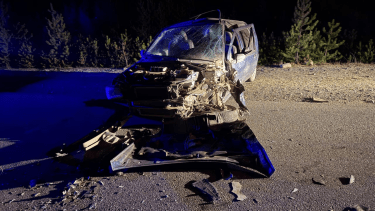 Dos heridos en un fuerte choque entre un auto y un camión sobre la Ruta 40