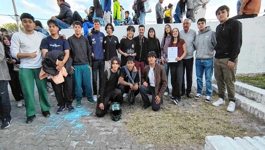 Reconocidos por sus acciones: estudiantes de la escuela técnica más antigua de Río Negro. Foto: gentileza. 