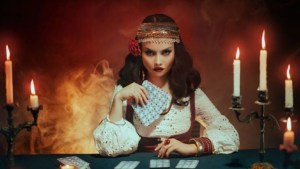 Hay 3 signos del horóscopo gitano que serán beneficiados con dinero y abundancia económica