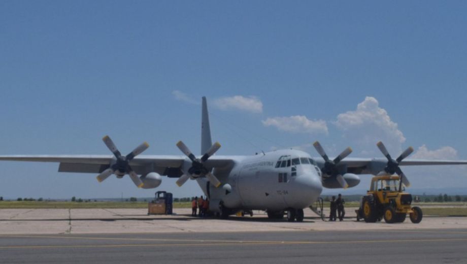 El Hércules, un avión ícono de las Fuerzas Armadas estará en Loncopué. Foto: Gentileza Presidencia. 