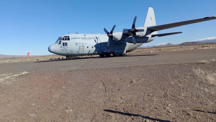 Loncopué recibe al Hércules de la Fuerza Aérea. Foto gentileza