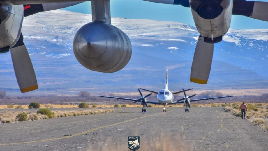 Se prepara la llega del Hércules de la fuerza Aérea Argentina. Foto. Gentileza Municipio de Loncopué. 