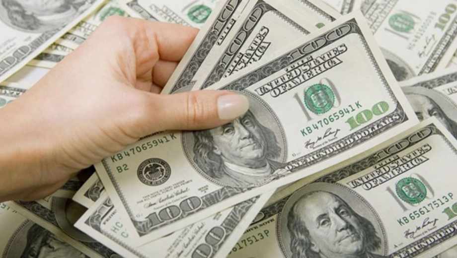 Qué dijo el equipo de Luis Caputo sobre el nuevo "cepo al dólar".