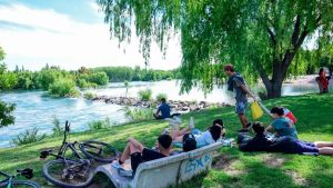 Sábado con mínimas bajo cero, pero con mucho sol en Neuquén y Río Negro: qué va a pasar con el viento