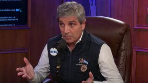 Luis Caputo defendió el sistema de bandas: “Vamos a vender hasta el último dólar en el techo”