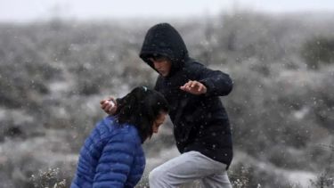 Alerta por nieve, lluvia y viento en Neuquén y Río Negro este domingo: cuáles son las zonas afectadas