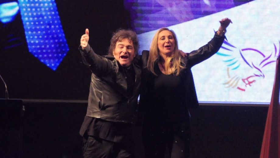 Javier Milei junto a Karina en un acto de La Libertad Avanza. Foto: archivo. 